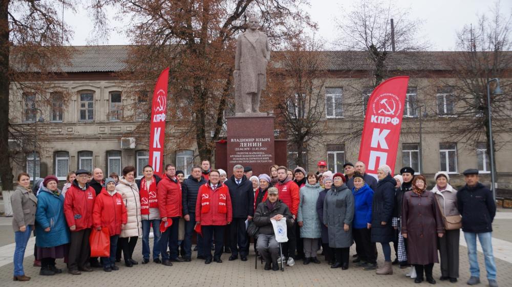Курские коммунисты восстанавливают памятники В.И. Ленину