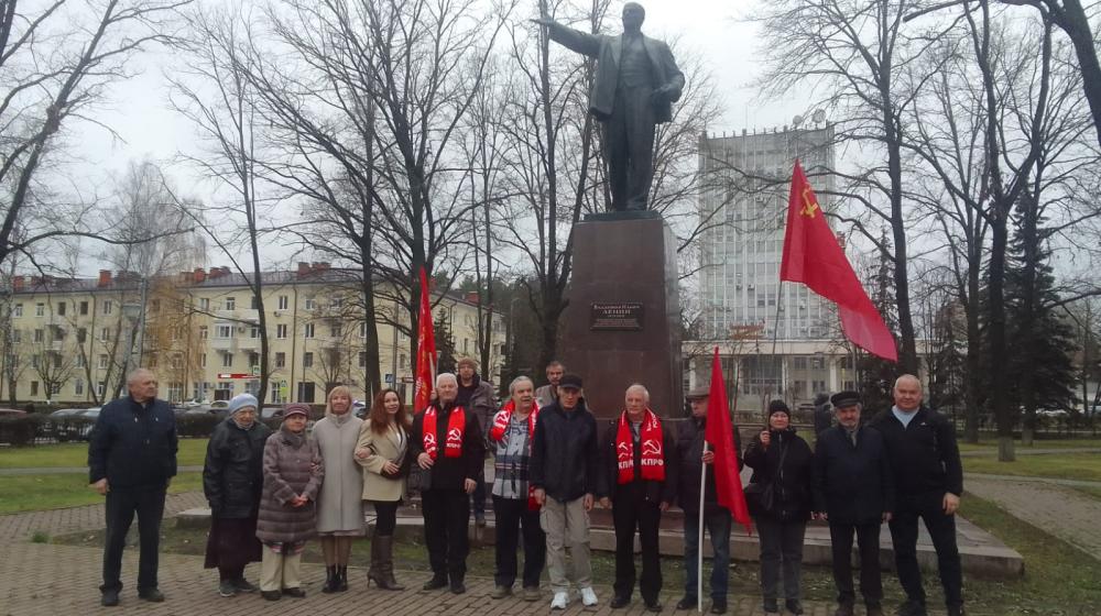 Подмосковные коммунисты отметили праздник Великой Октябрьской социалистической революции по всему региону