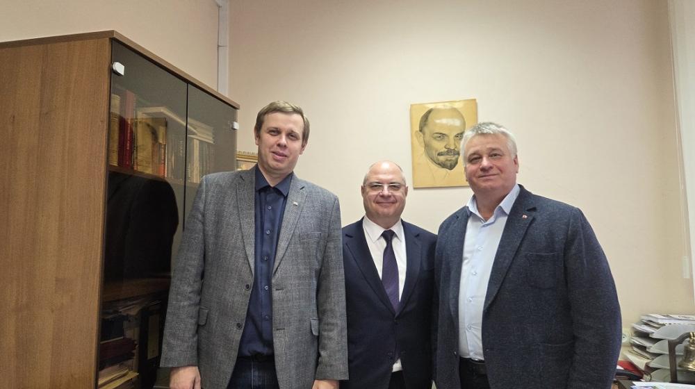 В Воронеже депутат Госдумы Сергей Гаврилов встретился с губернатором Александром Гусевым и первым секретарём обкома КПРФ Андреем Рогатневым