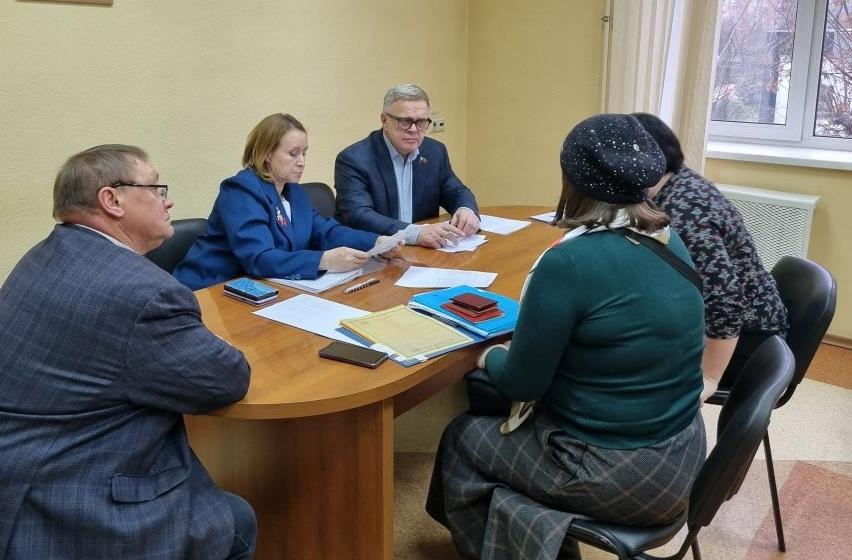 Руководитель фракции КПРФ в Мособлдуме Александр Наумов провел прием граждан в Домодедово