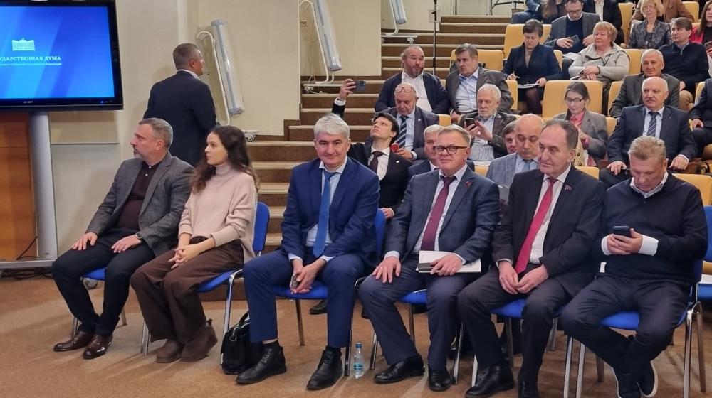 Руководитель фракции КПРФ в Мособлдуме Александр Наумов принял участие в круглом столе в Госдуме на тему сельской кооперации