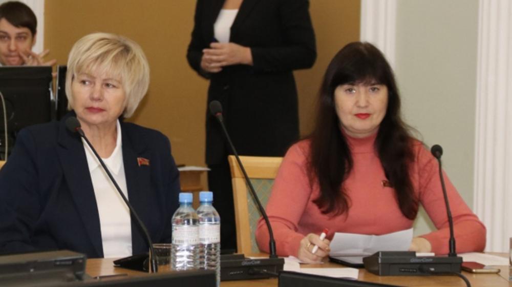 Руководитель фракции КПРФ в Рязанской гордуме Эвелина Волкова комментирует ситуацию с парковками