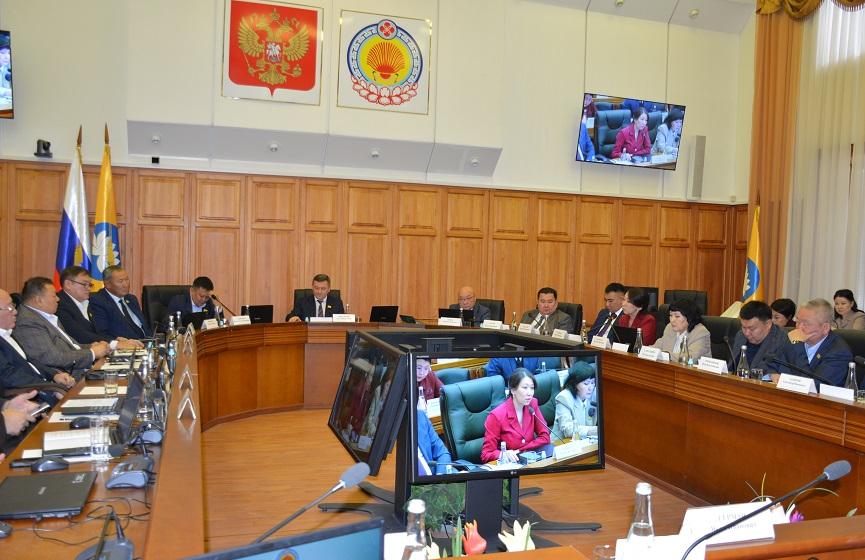 Депутаты фракции КПРФ в Народном Хурале Калмыкии не поддержали законопроект о бюджете