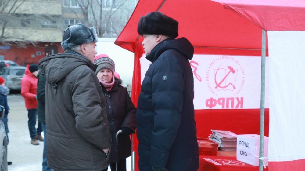 В Омске «красные палатки» продолжают свою работу в поддержку Народного референдума КПРФ