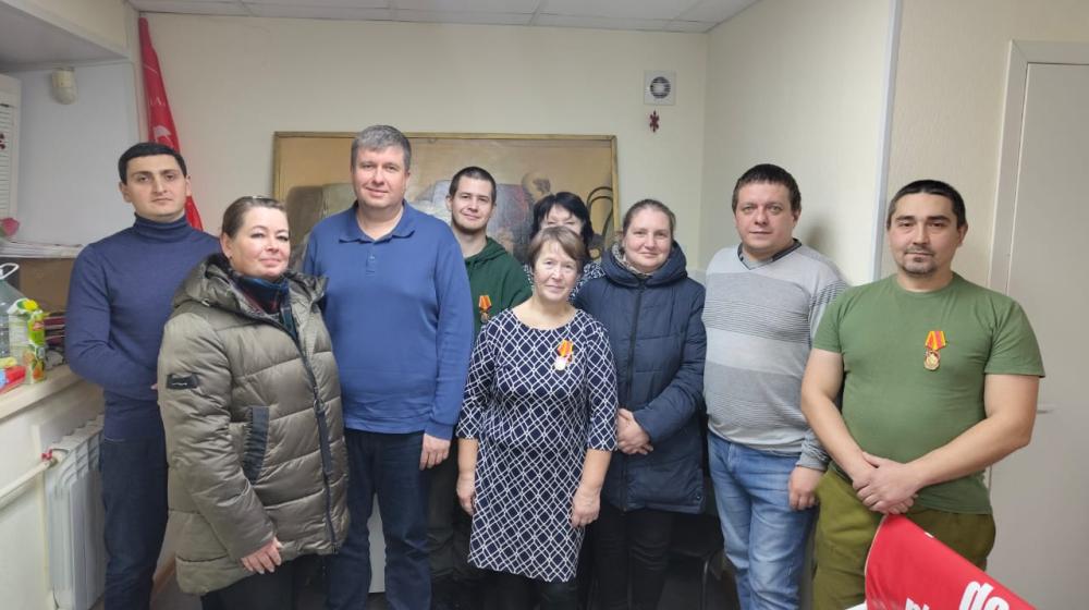 Томская область. Ветеран СВО Александр Жданов награжден памятной медалью ЦК КПРФ «80 лет Победы»