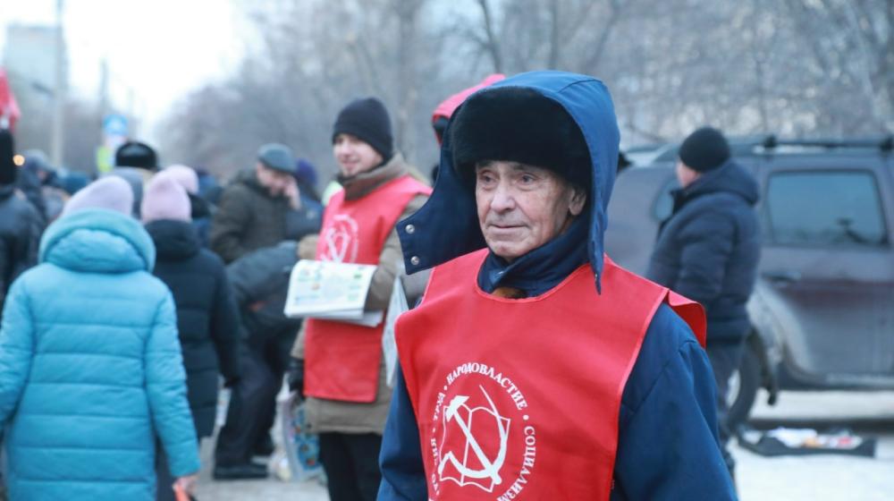Омск. Общественная приёмная в красной палатке