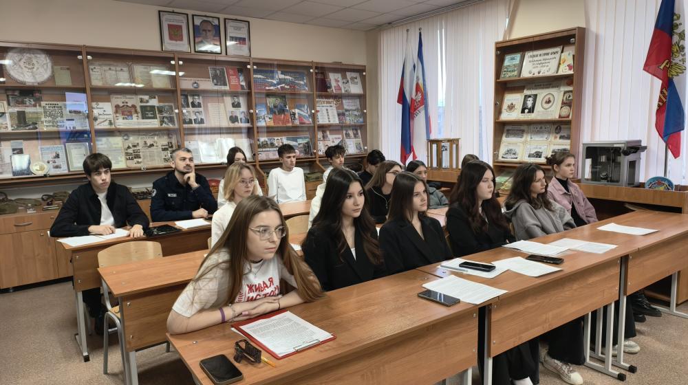 Крым. 10 декабря на базе ГБПОУ РК Симферопольского колледжа имени князя Л.С.Голицына состоялась первая открытая научно-практическая конференция «История моей семьи в истории моей страны»