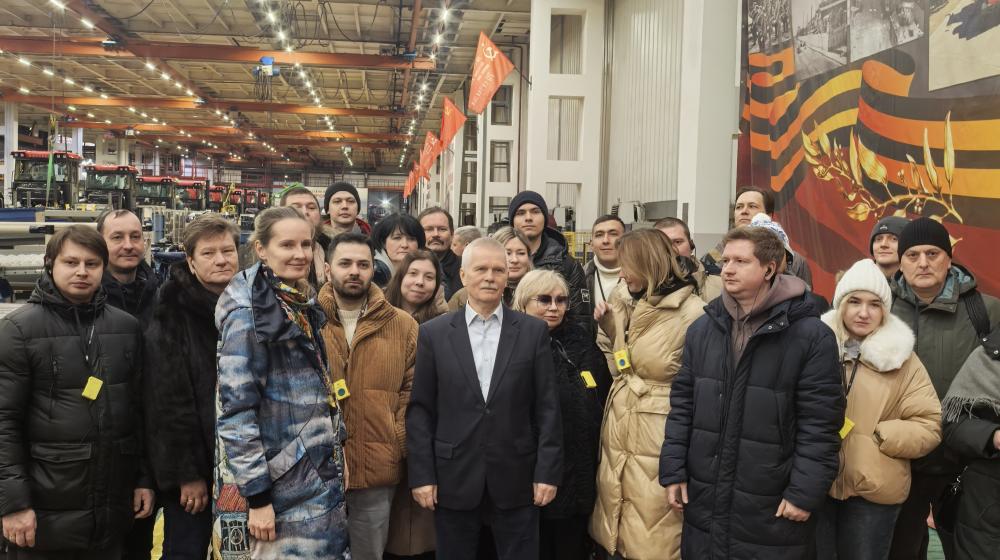 Сергей Пантелеев на площадке Кировского завода встретился со слушателями очередного потока школы профсоюзно-партийного обучения
