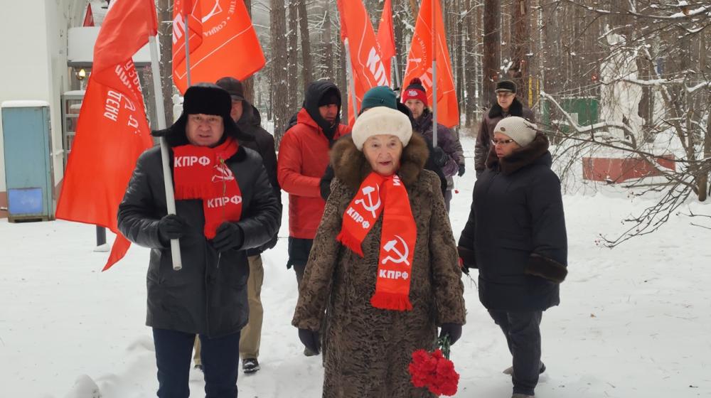 Тюменские коммунисты почтили память И.В. Сталина в День его 146-летия