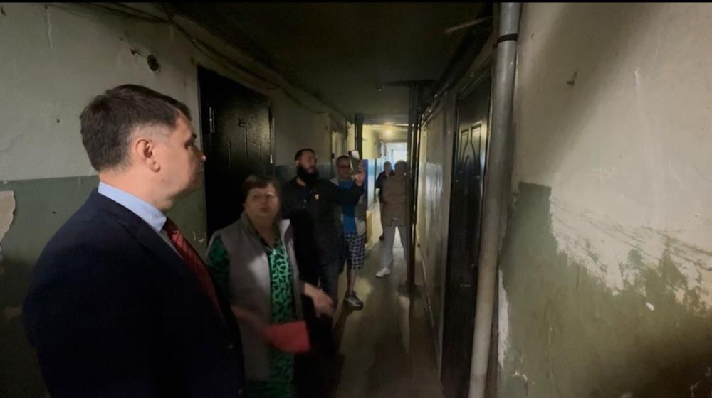 После обращения депутата Алексея Корниенко прокуратура Еврейской АО взяла на контроль ремонт аварийного дома в Биробиджане