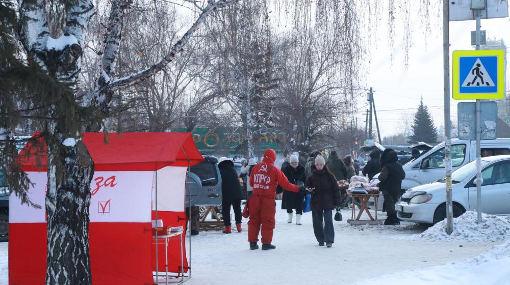 Омская область. Греемся в красной палатке!