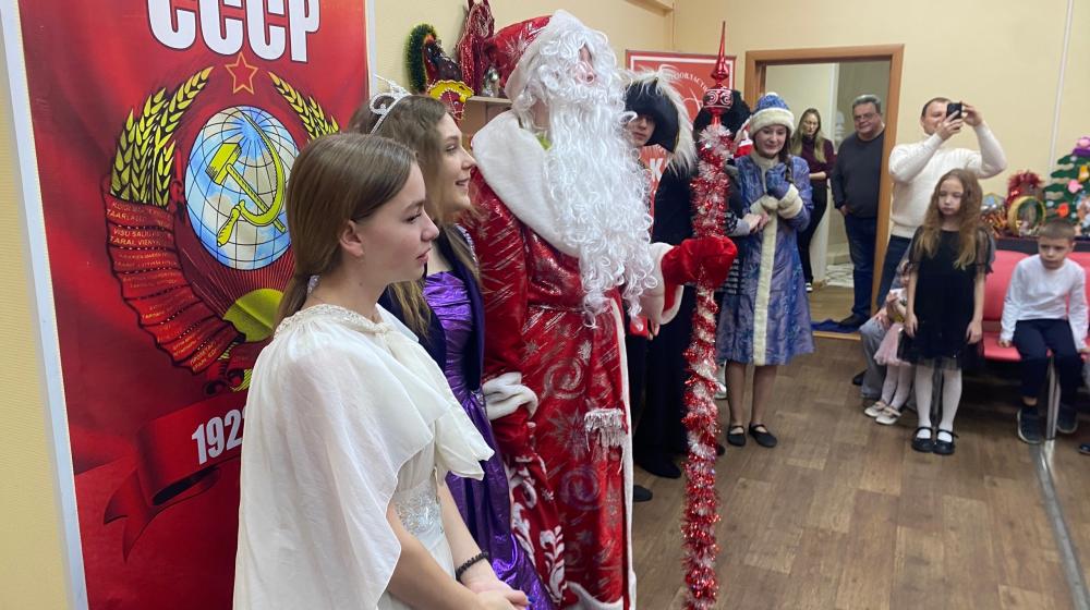 В Костромском областном отделении КПРФ состоялась особенная новогодняя ёлка