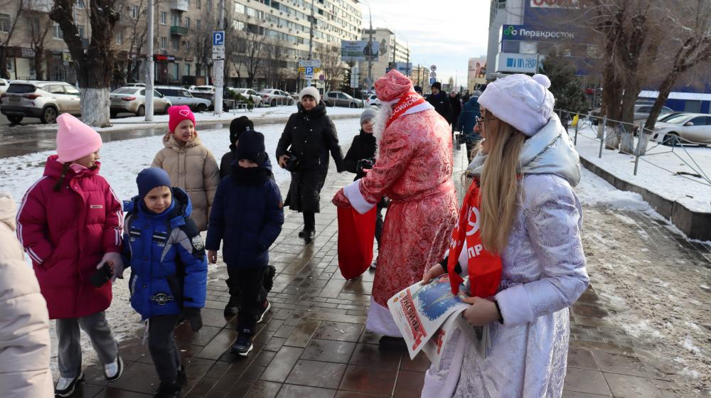 Коммунисты подарили волгоградцам праздник и частичку истории