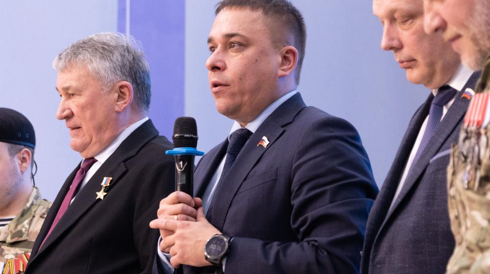 Сенатор Айрат Гибатдинов провел встречу со школьниками, кадетами и студентами в Вологде