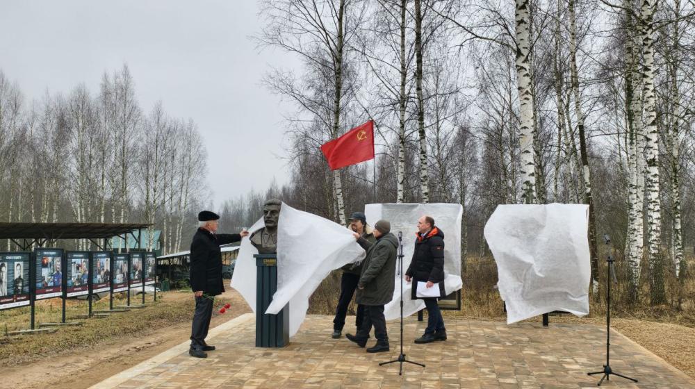На территории парка истории «Смоленский рубеж» торжественно открыт бюст И.В. Сталина