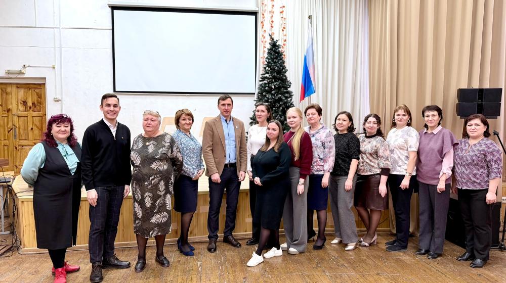 Удмуртия. Первый секретарь рескома КПРФ Иван Гвоздак встретился с педагогами школы №55 по наказам избирателей на 2026 г.