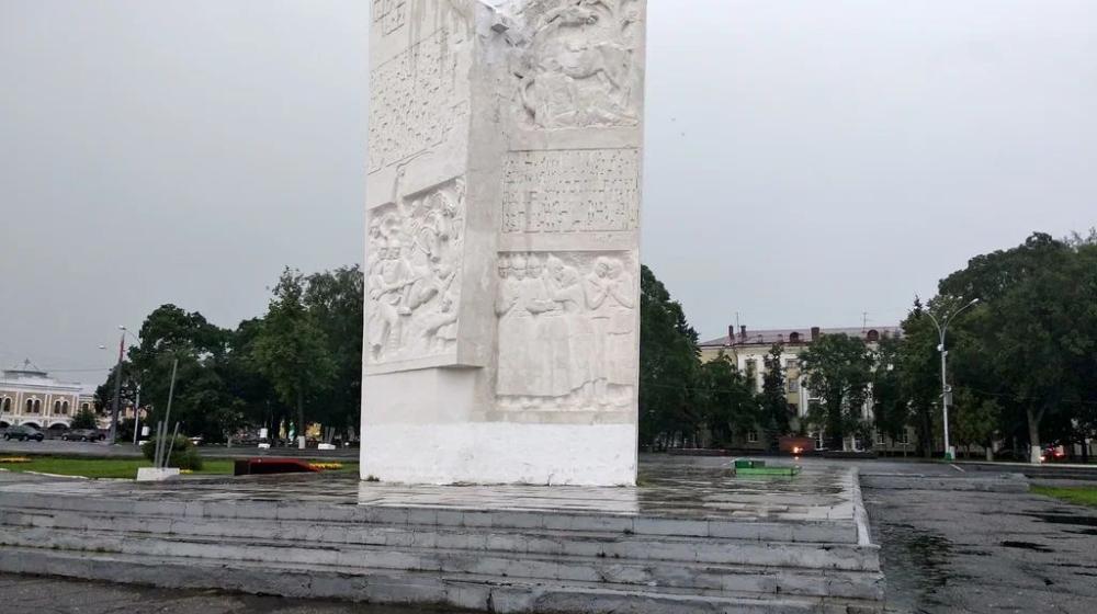 Коммунисты требуют оставить в покое обелиск Героям Октябрьской революции и Гражданской войны в Вологде