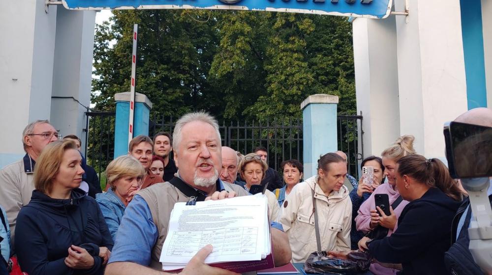 Москва. Народная приемная КПРФ в ВАО. Депутат Госдумы Сергей Обухов  информирует жителей Соколиной Горы ВАО г. Москвы