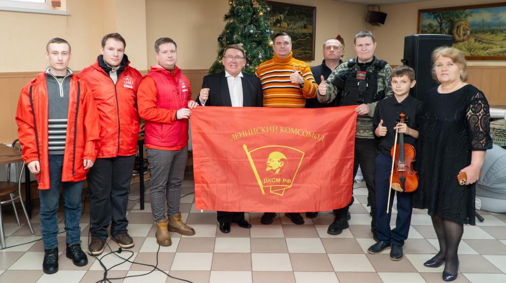Н.Н. Иванов провел в пункте временного размещения вынужденных переселенцев праздничный концерт «Старые песни о главном»