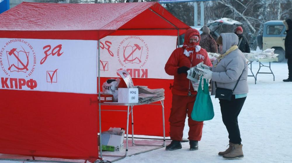 "Красная палатка" в Омске продолжает работу