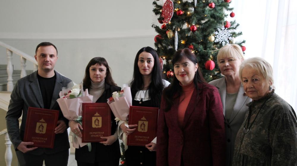 Рязанские депутаты-коммунисты наградили врачей поликлиники Рязанского госпиталя для ветеранов войн