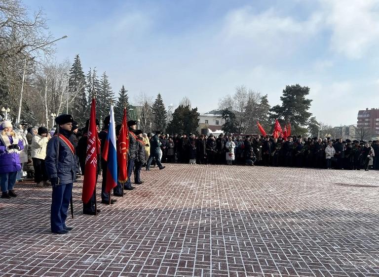 Ставрополь. У мемориала «Огонь Вечной Славы» прошло городское торжественное мероприятие, в котором приняли участие местные коммунисты