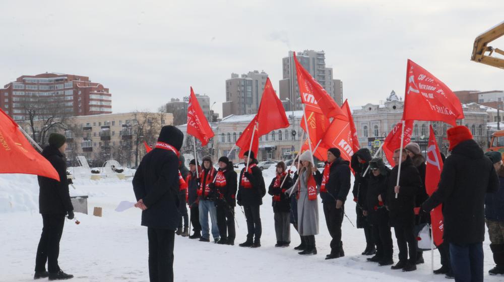 Пенза. Возложение цветов в День памяти В. И. Ленина