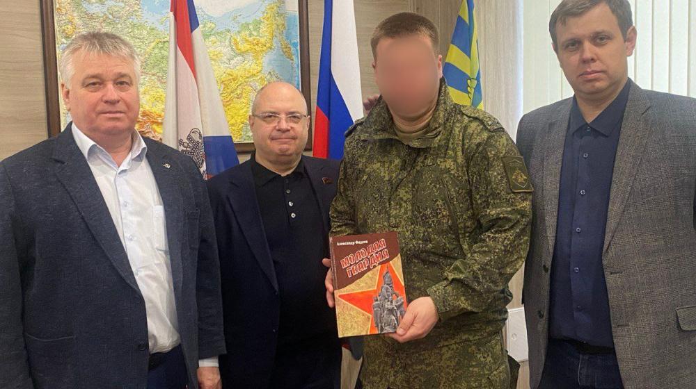В канун Нового года депутаты от КПРФ привезли подарки   защитникам воронежского неба