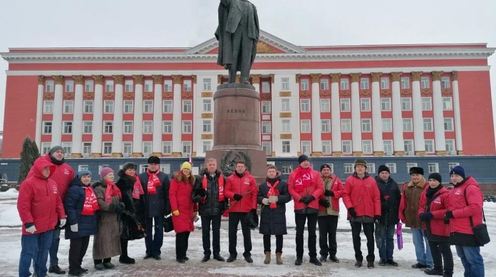 Курск. Под знаменем Ленина – к победе коммунизма!