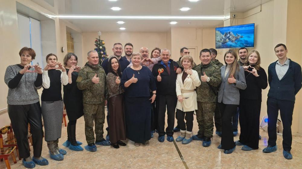 Забайкальские депутаты КПРФ поздравили детей и сотрудников специализированного дома ребенка с Новым годом