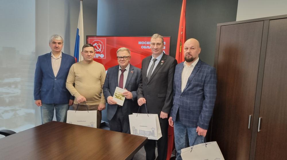 Руководитель фракции КПРФ в Мособлдуме Александр Наумов провел встречу с представителями войск РХБЗ