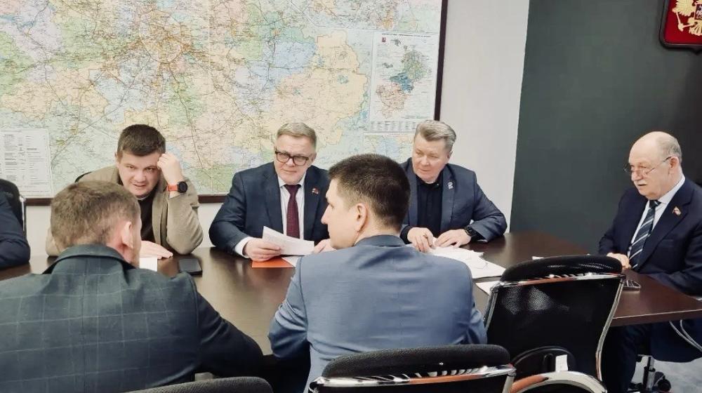 Руководитель фракции КПРФ Александр Наумов принял участие в заседании Комитета регионального парламента