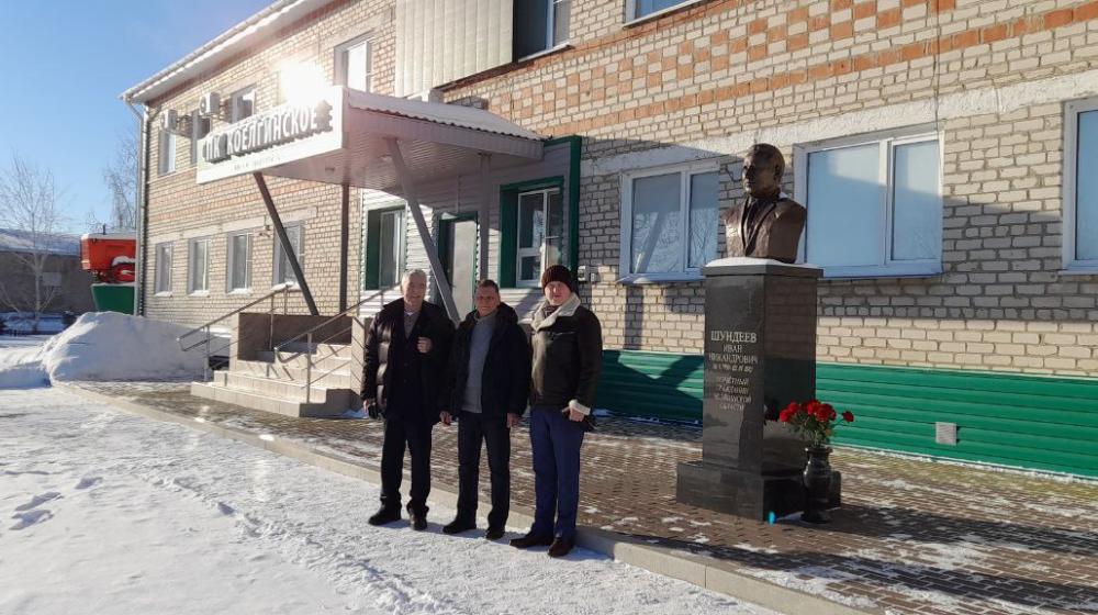 Лидеры Челябинского обкома КПРФ посетили народное предприятие в Еткульском районе