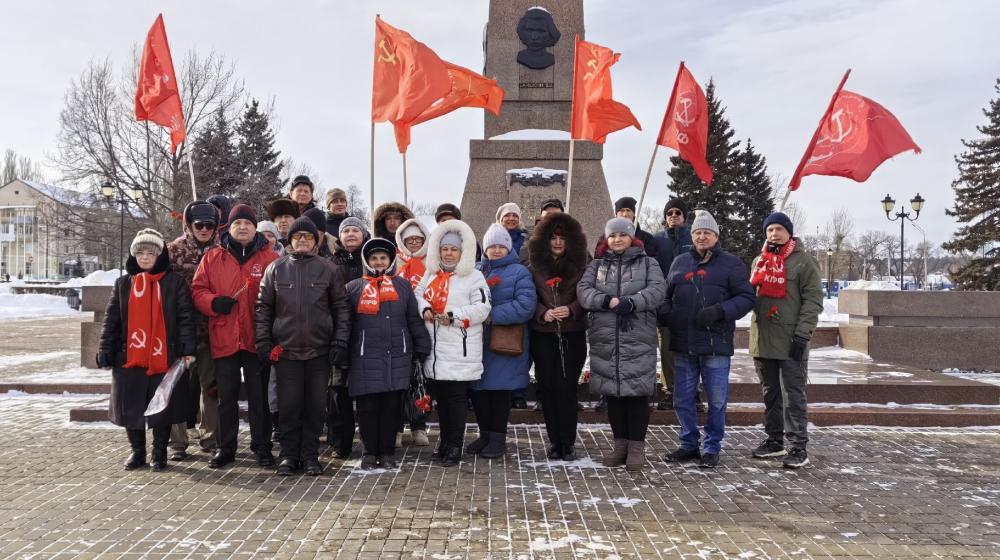 Коммунисты Самарской области отметили 108-ю годовщину Советской Армии и Военно-морского флота