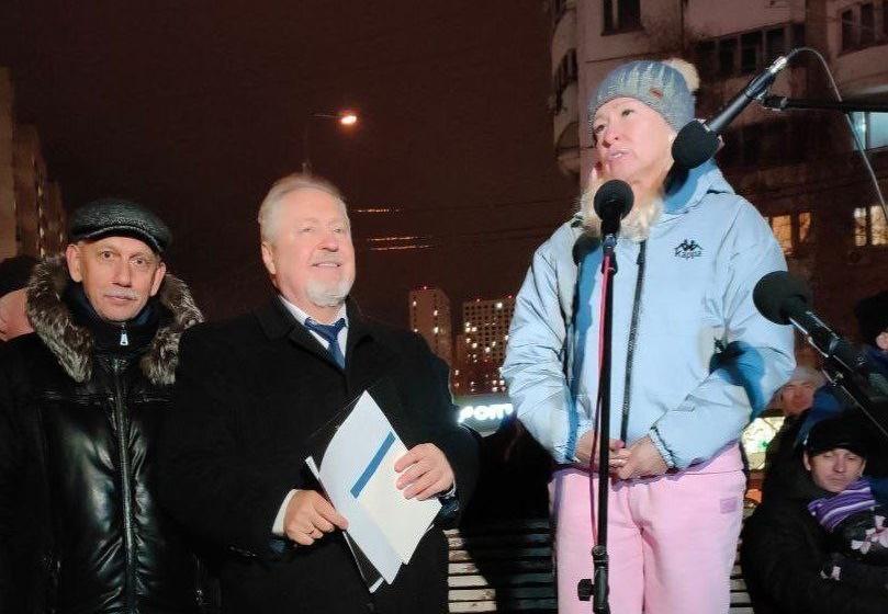 Москва. Народная приемная КПРФ. Южное Бутово. Депутат Госдумы Сергей Обухов помог родителям детей-инвалидов с парковкой у школы-интерната