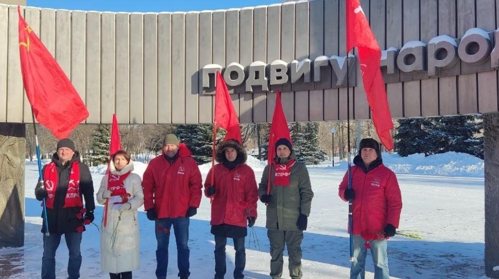 Самарская область. В Тольятти почтили память героев, отстоявших в боях Сталинград
