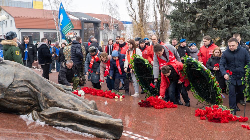 Курские коммунисты почтили память воинов-интернационалистов