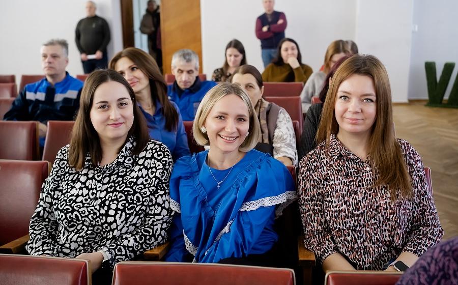 В Воронеже депутат Госдумы Сергей Гаврилов поздравил с   23 Февраля  авиастроителей