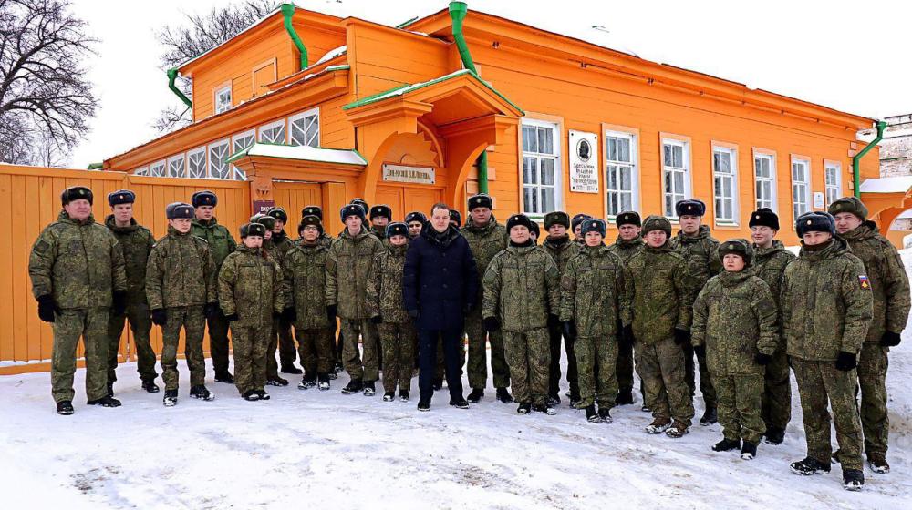 Ульяновская область. При содействии руководителя фракции КПРФ в Заксобрании военнослужащие посетили Дом-музей В.И. Ленина
