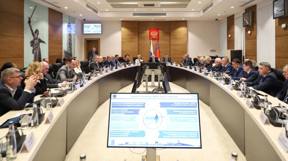 Программа Победы в выступлениях и предложениях депутатов фракции КПРФ на первом заседании 2026 Волгоградской областной Думы