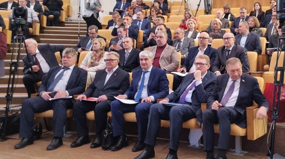 Руководитель фракции КПРФ в Мособлдуме Александр Наумов принял участие в Парламентских слушаниях в Государственной Думе