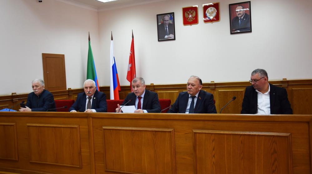 Пленум Дагестанского рескома КПРФ определил основные задачи коммунистов региона по подготовке и проведению отчетно-выборной кампании в первичных и местных партийных отделениях ДРО КПРФ