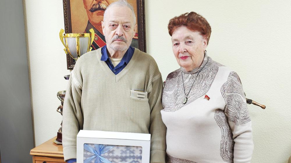 Лидер тюменских коммунистов Тамара Казанцева поздравила с 80-летием ветерана КПРФ, писателя, эколога и общественника Александра Мусиенко