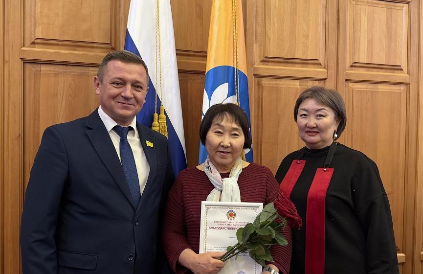 Главному редактору газеты «Коммунист Калмыкии»  вручена награда парламента Республики Калмыкии