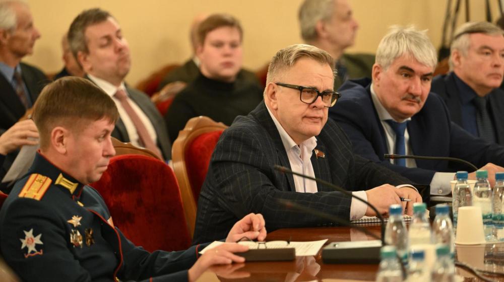 Руководитель фракции КПРФ в Мособлдуме Александр Наумов принял участие в Круглом столе в Доме Союзов