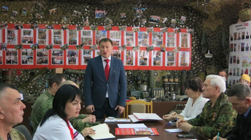 В помещении Чувашского рескома КПРФ открылась экспозиция, посвящённая СВО
