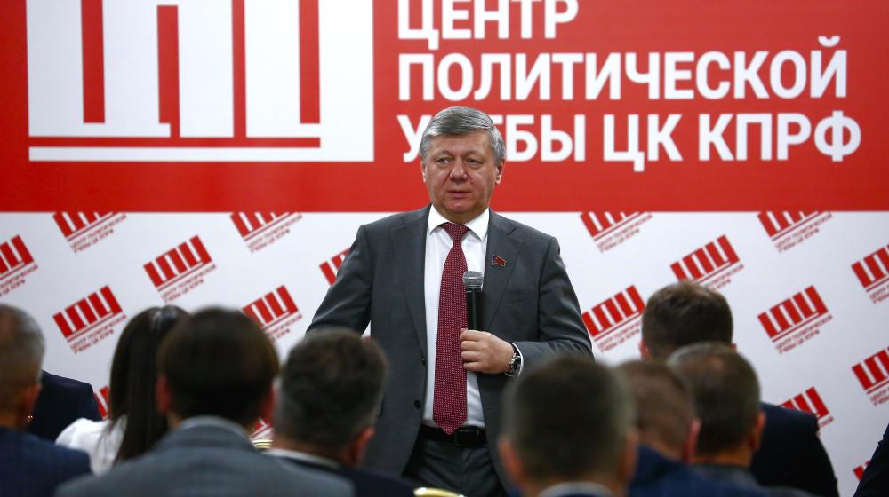Дмитрий Новиков выпускникам курса «Красная трибуна» в ЦПУ: «Крепкий фундамент знаний – основа победы в дискуссии»