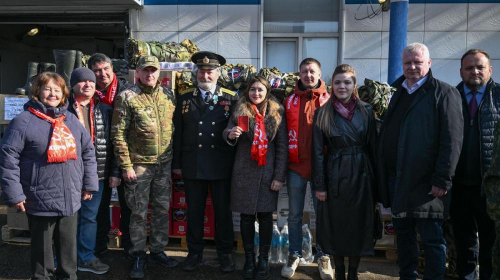 "Фронт и тыл едины". Волонтёрская группа из Тверской области, созданная КПРФ, отправила на фронт более 1300 маскировочных сетей
