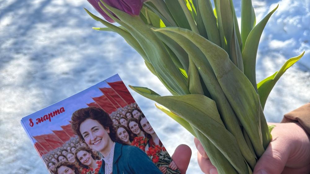 Рязанские коммунисты 8 марта поздравили жительниц города с Международным женским днём