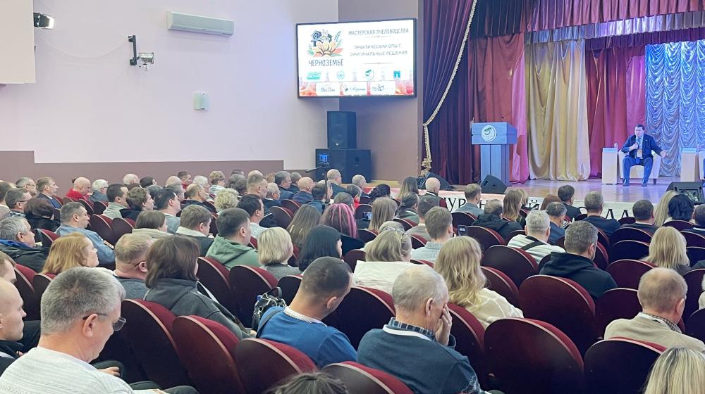 Олег Лебедев выступил на форуме пчеловодов в Мичуринском аграрном университете
